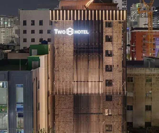 ホテル Two H