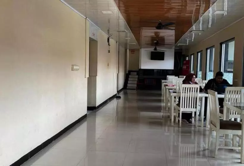 Capital O 93285 Residence Hotel Syariah