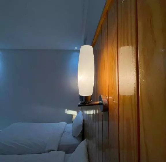 ペンション Four Seasons Residency