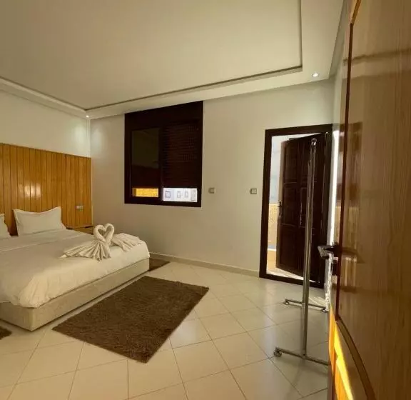 ペンション Four Seasons Residency