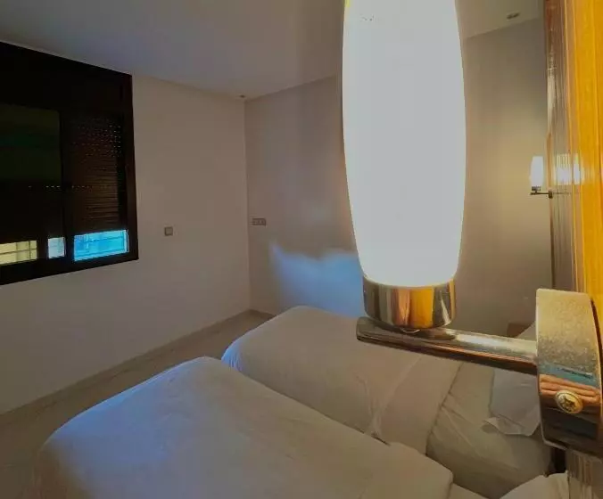 ペンション Four Seasons Residency