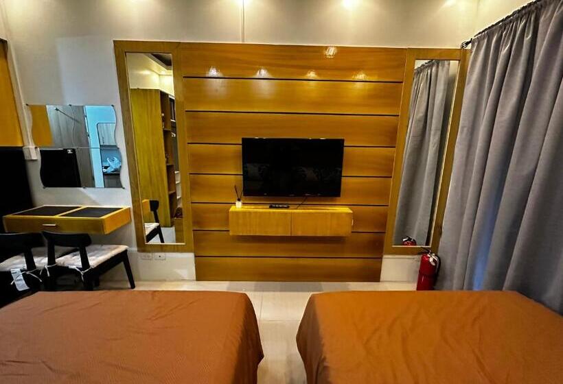 Shore 2 Residences   2 Full Double Bed Size