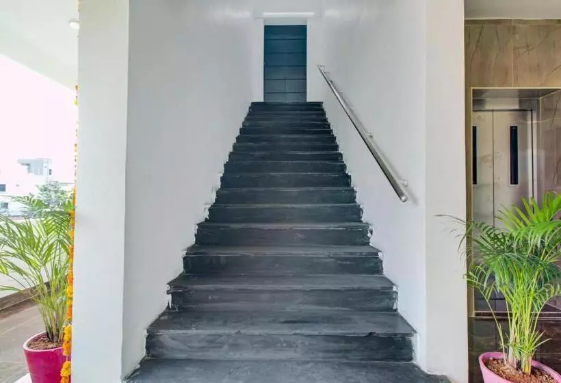 Super Oyo Hotel Akshaya Elite