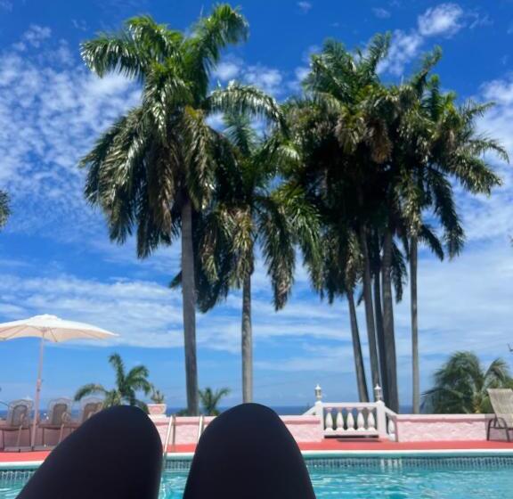 هاستل The Lodge @ Peaceful Palms