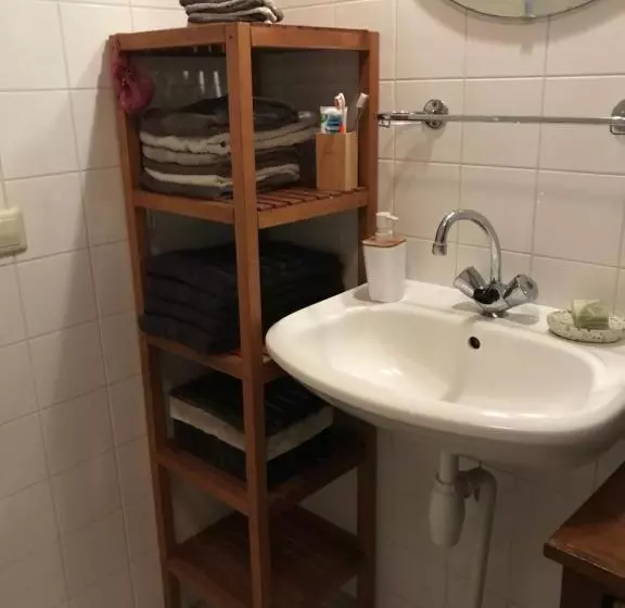 تختخواب و صبحانه Great House For Two In Amsterdam