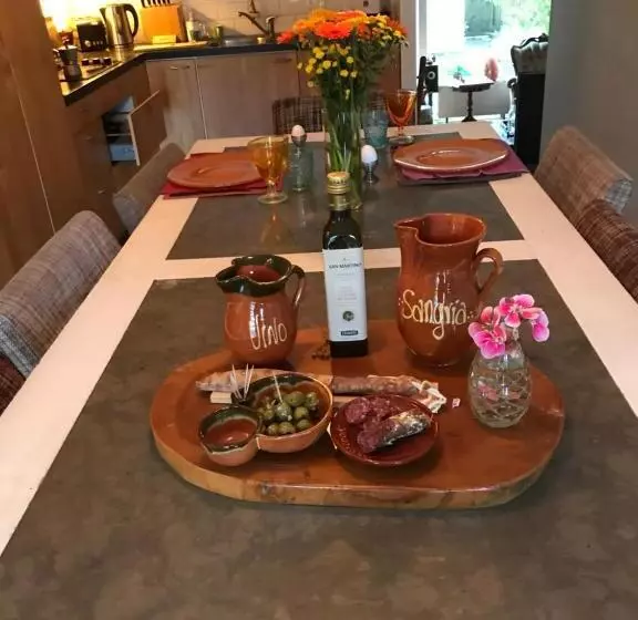 تختخواب و صبحانه Great House For Two In Amsterdam