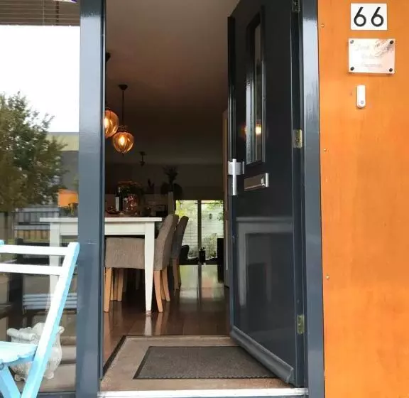 تختخواب و صبحانه Great House For Two In Amsterdam