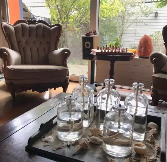 تختخواب و صبحانه Great House For Two In Amsterdam