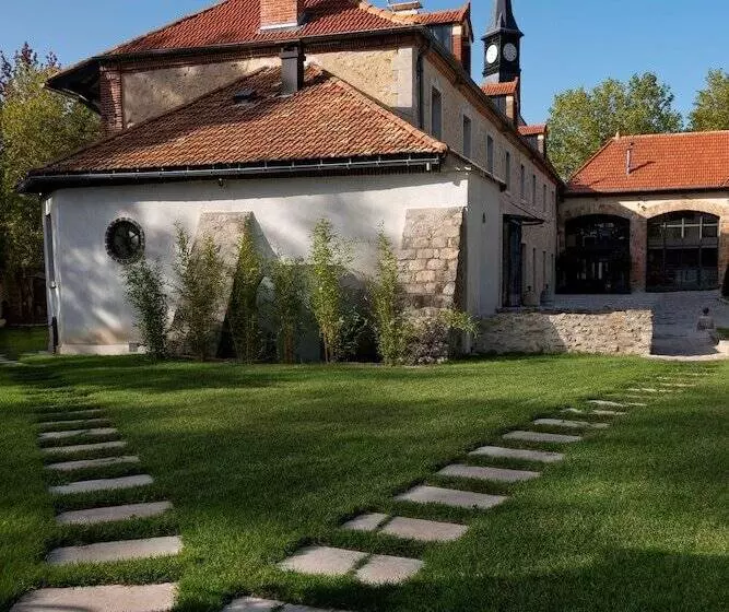 Aamiaismajoitus (B&B) Le Clocher De La Duchesse