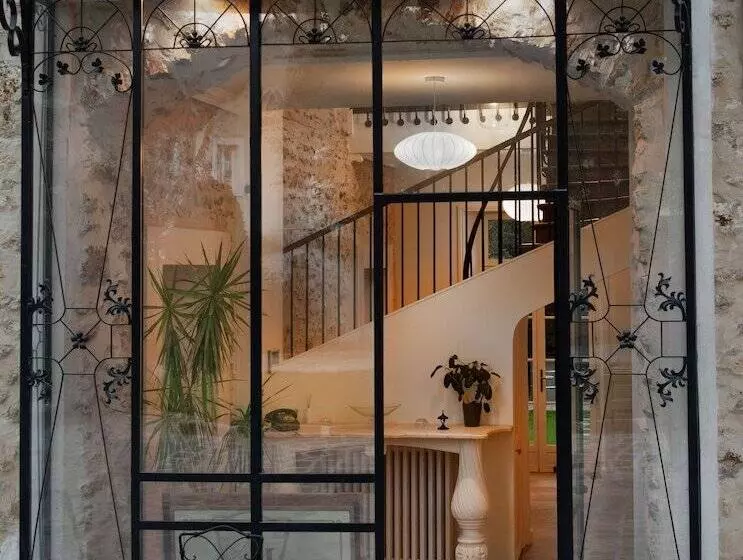 Aamiaismajoitus (B&B) Le Clocher De La Duchesse