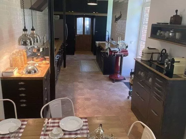 Aamiaismajoitus (B&B) Le Clocher De La Duchesse