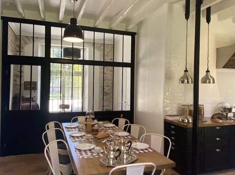 Aamiaismajoitus (B&B) Le Clocher De La Duchesse