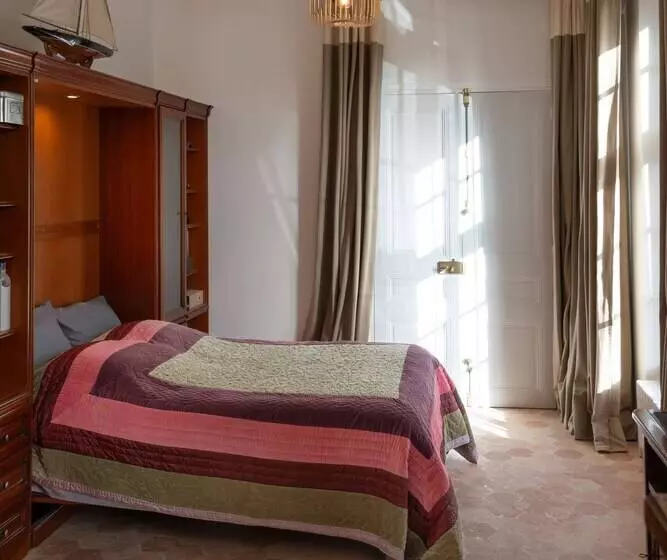 Aamiaismajoitus (B&B) Le Clocher De La Duchesse