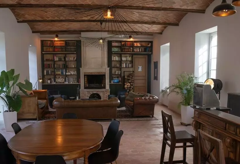 Aamiaismajoitus (B&B) Le Clocher De La Duchesse