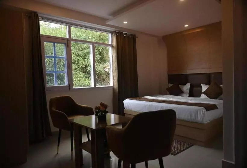 ベッドアンドブレックファースト Pine Ville Shimla