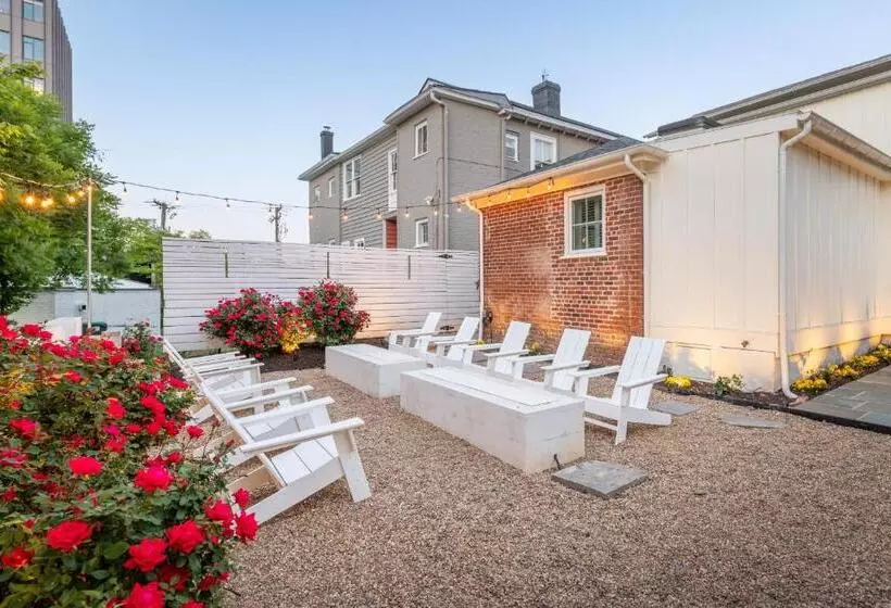 Hotelli Boutique Room Steps From Downtown Mall Rose Jean   Room 4