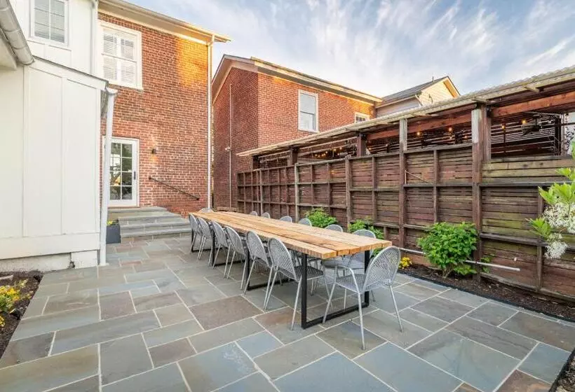 Hotelli Boutique Room Steps From Downtown Mall Rose Jean   Room 4