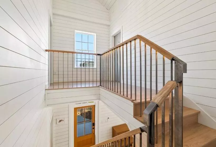 Hotelli Boutique Room Steps From Downtown Mall Rose Jean   Room 4