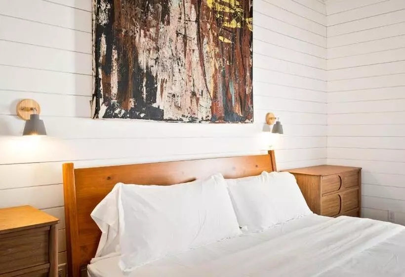 Hotelli Boutique Room Steps From Downtown Mall Rose Jean   Room 4