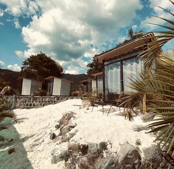 هتل کپسول Azul Rosa Party Lodging