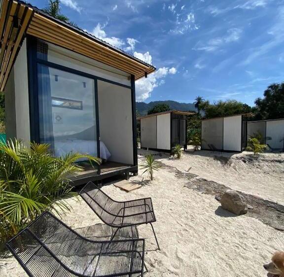 هتل کپسول Azul Rosa Party Lodging