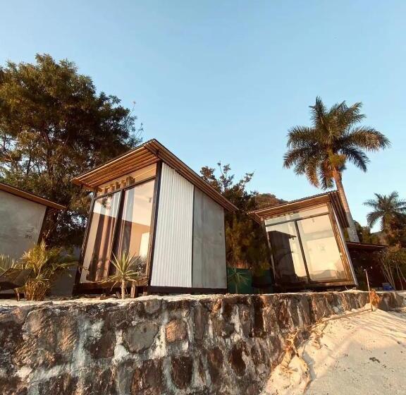 هتل کپسول Azul Rosa Party Lodging