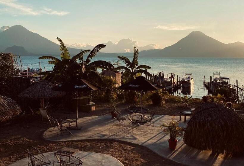 هتل کپسول Azul Rosa Party Lodging