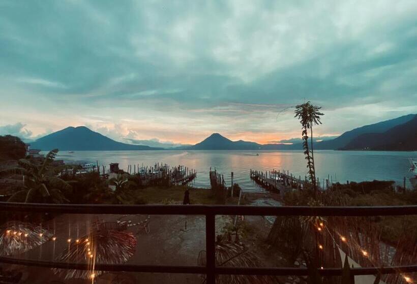 هتل کپسول Azul Rosa Party Lodging