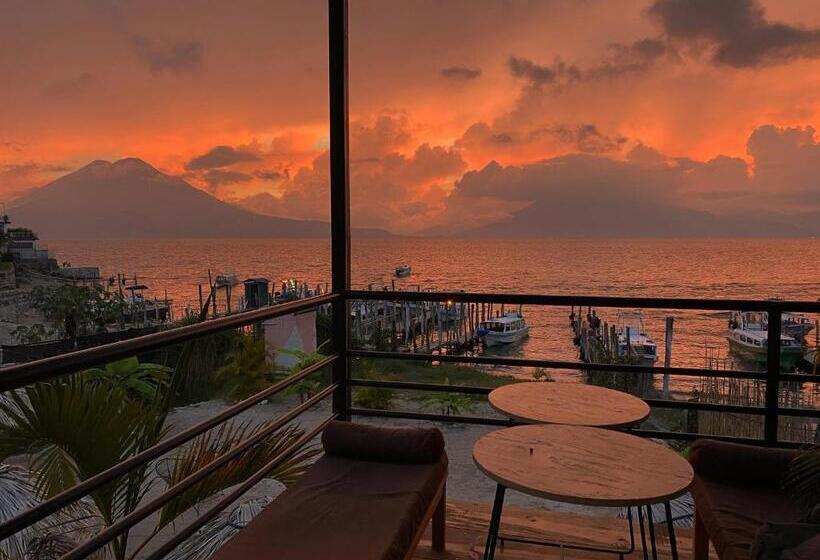 هتل کپسول Azul Rosa Party Lodging