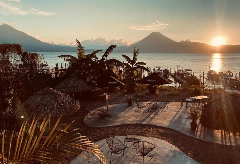 هتل کپسول Azul Rosa Party Lodging