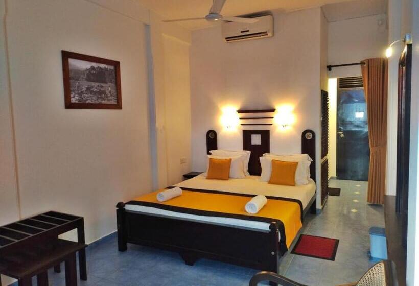 Отель Dalawella Beach Resort