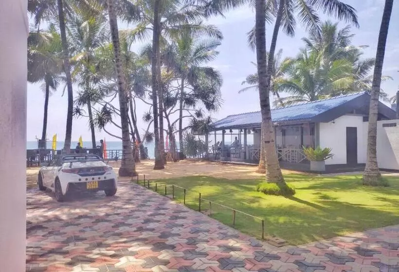 ホテル Dalawella Beach Resort
