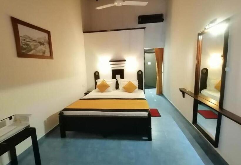 Отель Dalawella Beach Resort