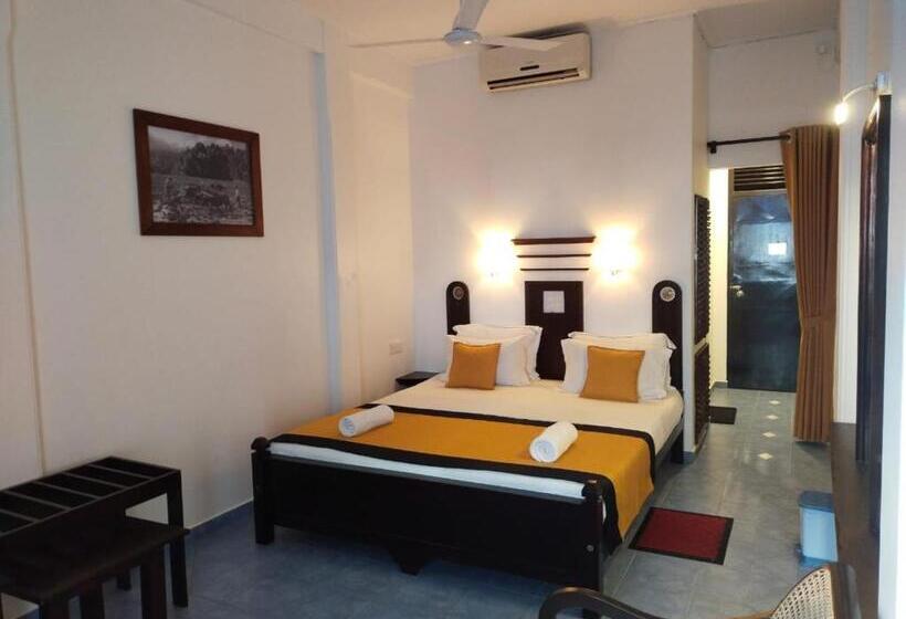 Отель Dalawella Beach Resort