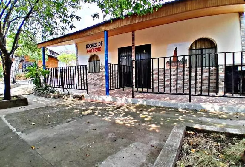 Hotelli Posada Turística Noches De Saturno