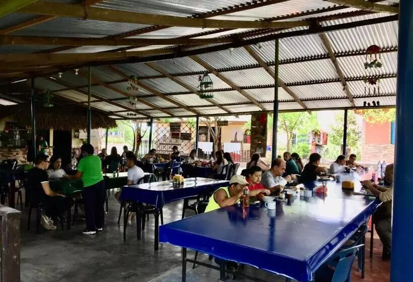 Hotelli Posada Turística Noches De Saturno