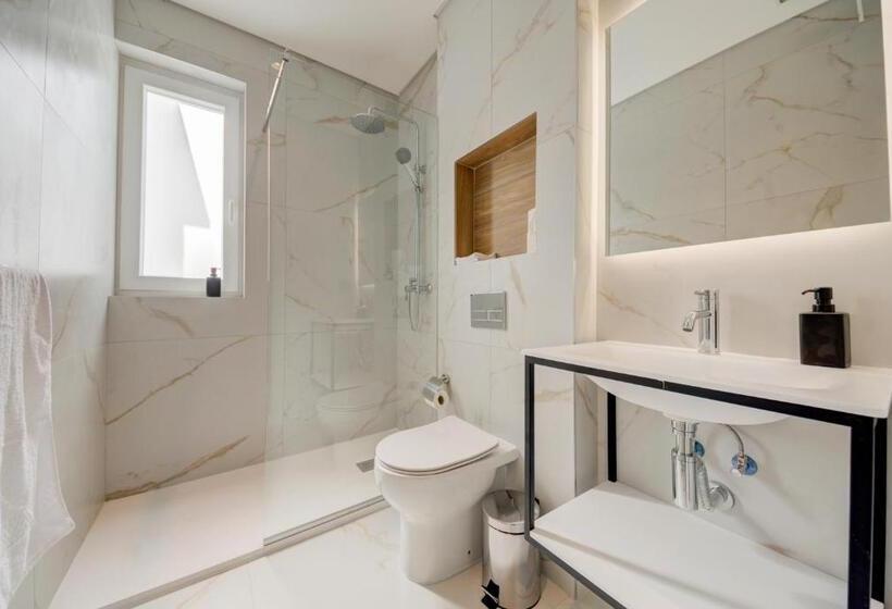 Mayfair By Premier Suites Mt