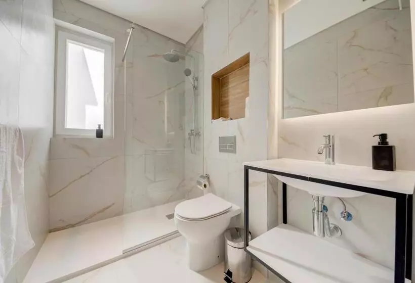 Mayfair By Premier Suites Mt