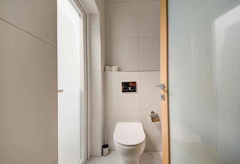 Mayfair By Premier Suites Mt