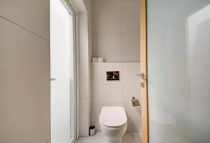 Mayfair By Premier Suites Mt