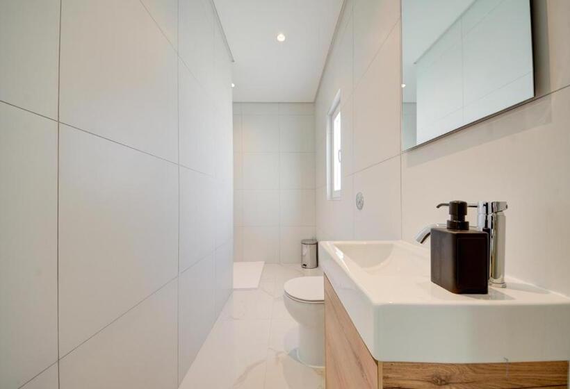 Mayfair By Premier Suites Mt