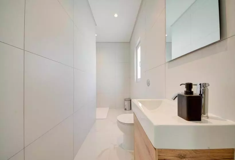 Mayfair By Premier Suites Mt