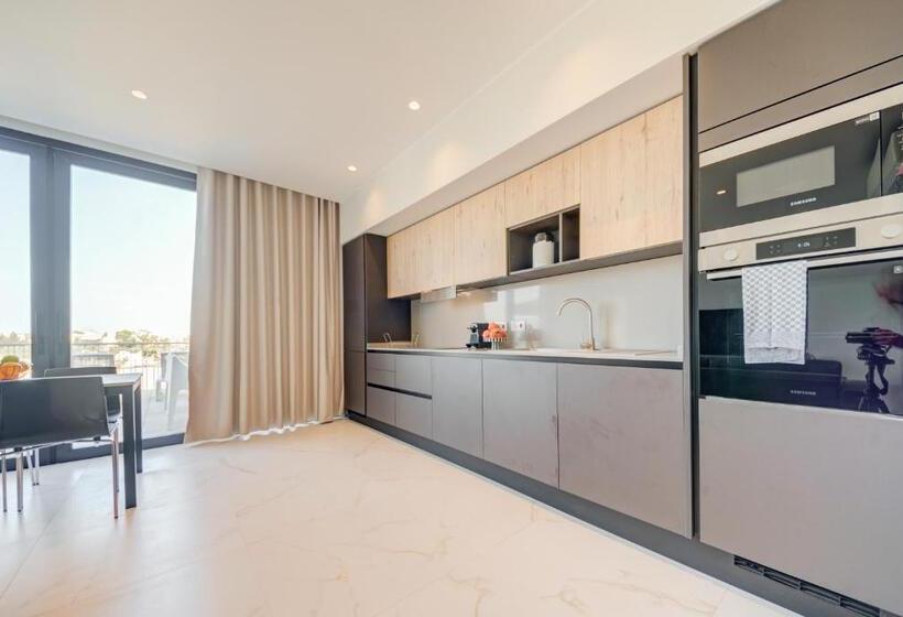 Mayfair By Premier Suites Mt