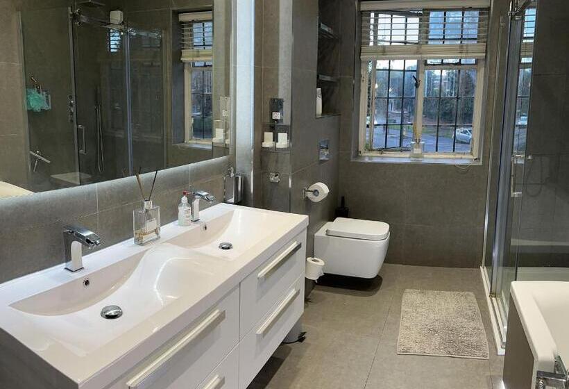 بنسيون Don T Wake Me Up. South London. Sleeps 6