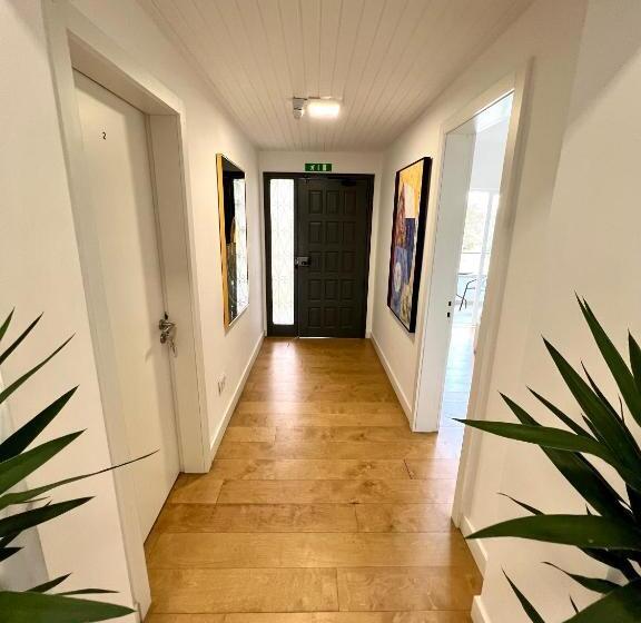 پانسیون Oeiras Beach Suites 7 With Private Bathroom And Terrace