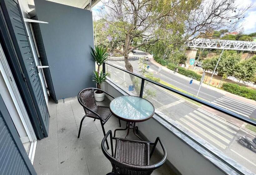 پانسیون Oeiras Beach Suites 7 With Private Bathroom And Terrace