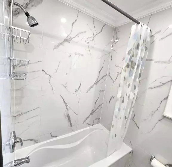 Majatalo Toronto Uptown 1   Bus To Downtown