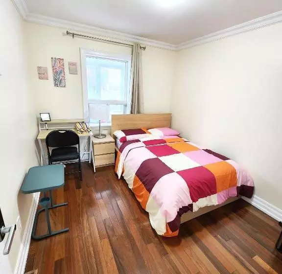 Majatalo Toronto Uptown 1   Bus To Downtown