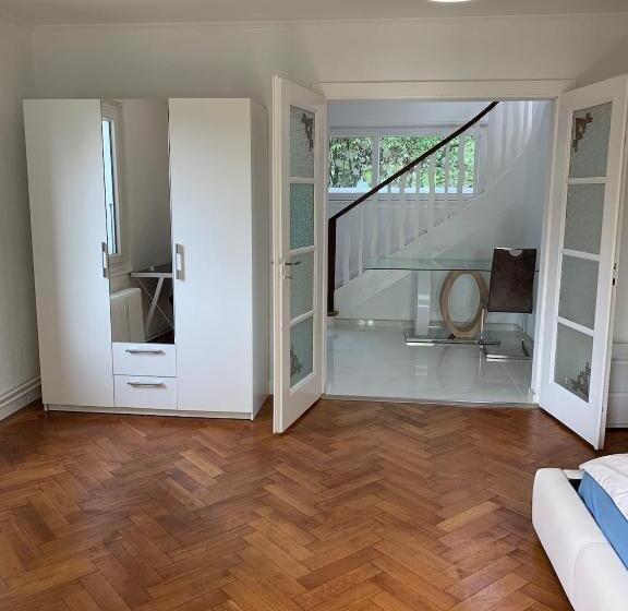 פנסיון Rooms In The Villa Near The Airport, Share Bathroom And Share Kitchen