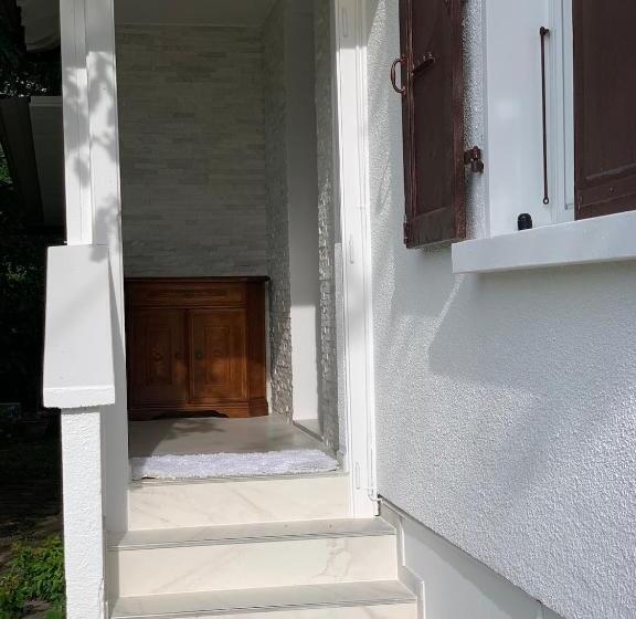 פנסיון Rooms In The Villa Near The Airport, Share Bathroom And Share Kitchen